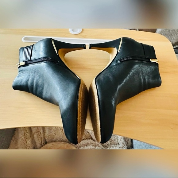 Vince Camuto Vinisha Black Leather Heeled Booties - Picture 6 of 7